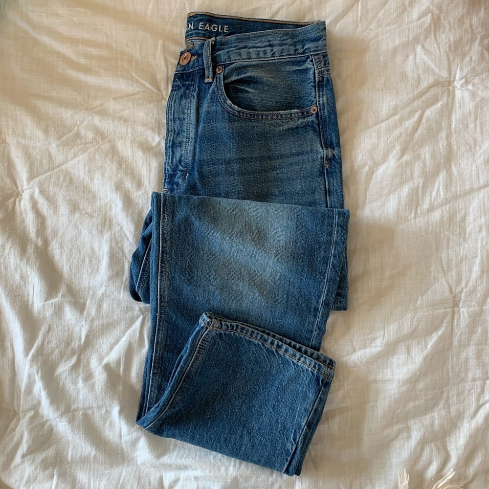 AMERICAN EAGLE blue mom jeans